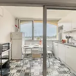 Les Heliades-2 By Interhome