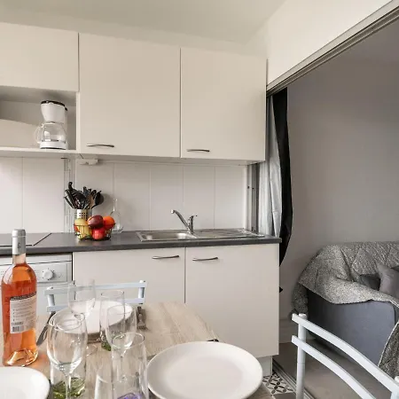Les Heliades-2 By Interhome