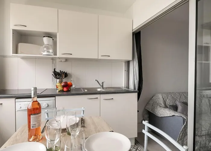 Les Heliades-2 By Interhome